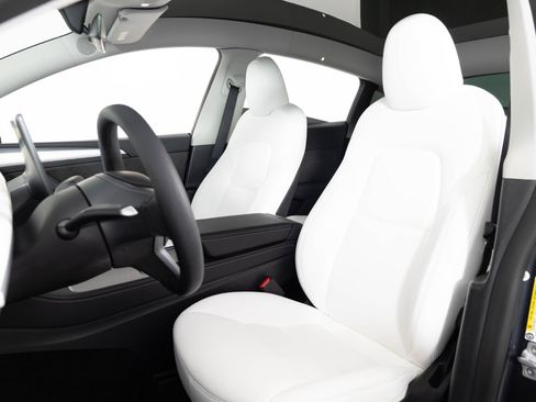 Used 2024 Tesla Model Y Long Range AWD/4WD image 15