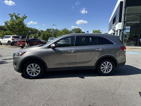 Used 2017 Kia Sorento FWD w/ LX Convenience Package image 9