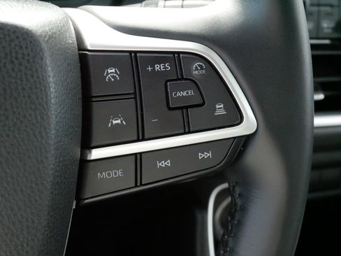 Used 2025 Toyota Grand Highlander AWD image 27