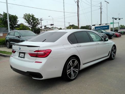 Used 2019 BMW 750i w/ Executive Package RWD image 6
