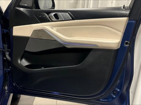 Used 2021 BMW X7 M50i image 6