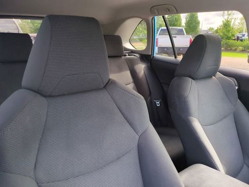 Used 2021 Toyota RAV4 LE AWD/4WD image 7