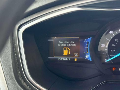 Used 2019 Ford Fusion SE FWD image 21