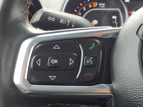 Used 2023 Jeep Gladiator Overland AWD/4WD image 16