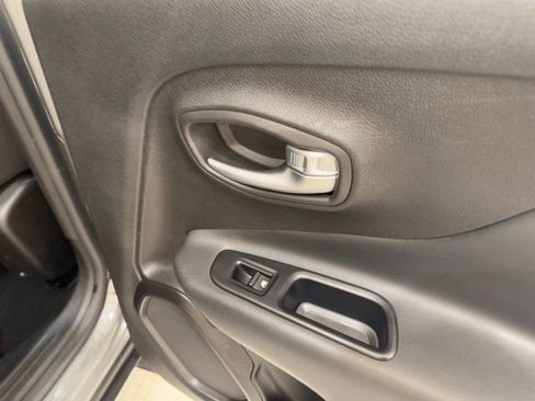 Used 2019 Jeep Renegade Altitude w/ Quick Order Package 22M image 25