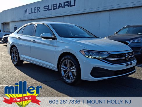 Used 2023 Volkswagen Jetta SE image 1