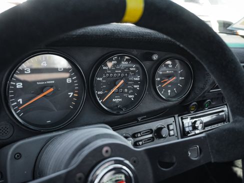 Used 1990 Porsche 911 Carrera RWD image 24