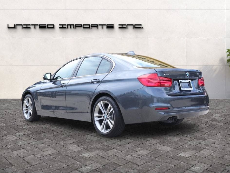 Used 2018 BMW 330i xDrive Sedan AWD/4WD image 5