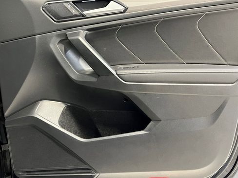 Used 2023 Volkswagen Tiguan SE R-Line image 13