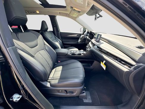 Certified 2026 INFINITI QX60 Luxe w/ Cargo Package FWD image 32