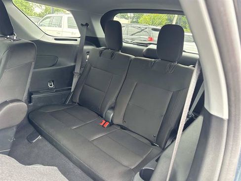 Used 2023 Ford Explorer XLT AWD/4WD image 30