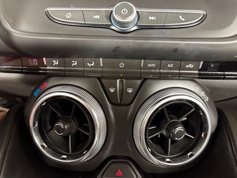 Used 2020 Chevrolet Camaro LT RWD image 29