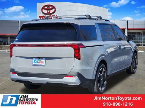 Used 2025 Kia Carnival EX image 5