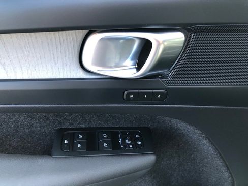 Used 2023 Volvo XC40 B5 Plus w/ Protection Package Premier image 11