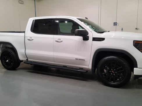 Used 2022 GMC Sierra 1500 Elevation w/ LPO, Elevation Black Package AWD/4WD image 10