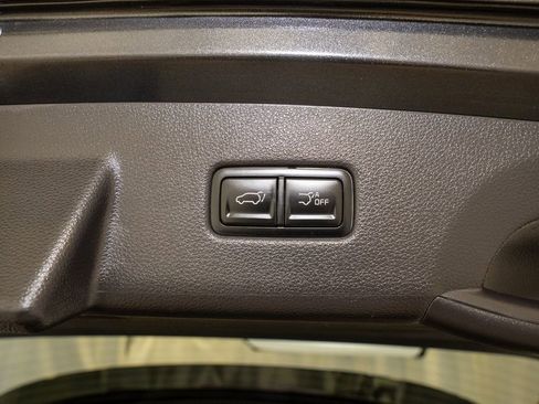 Certified 2025 Kia Carnival SX image 7