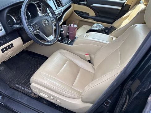 Used 2017 Toyota Highlander XLE image 4