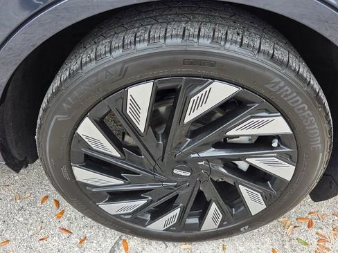 Used 2024 Lincoln Nautilus Reserve w/ Equipment Group 202A image 9