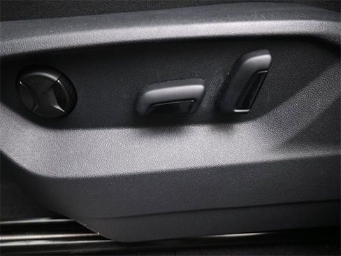 Used 2023 Volkswagen Atlas Cross Sport SE image 33