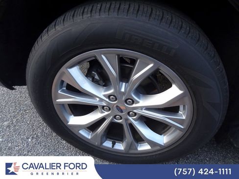 Used 2021 Ford Explorer XLT w/ Equipment Group 202A RWD image 10