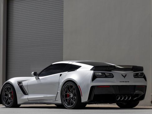 Used 2016 Chevrolet Corvette Z06 w/ 3LZ Preferred Equipment Group RWD image 8