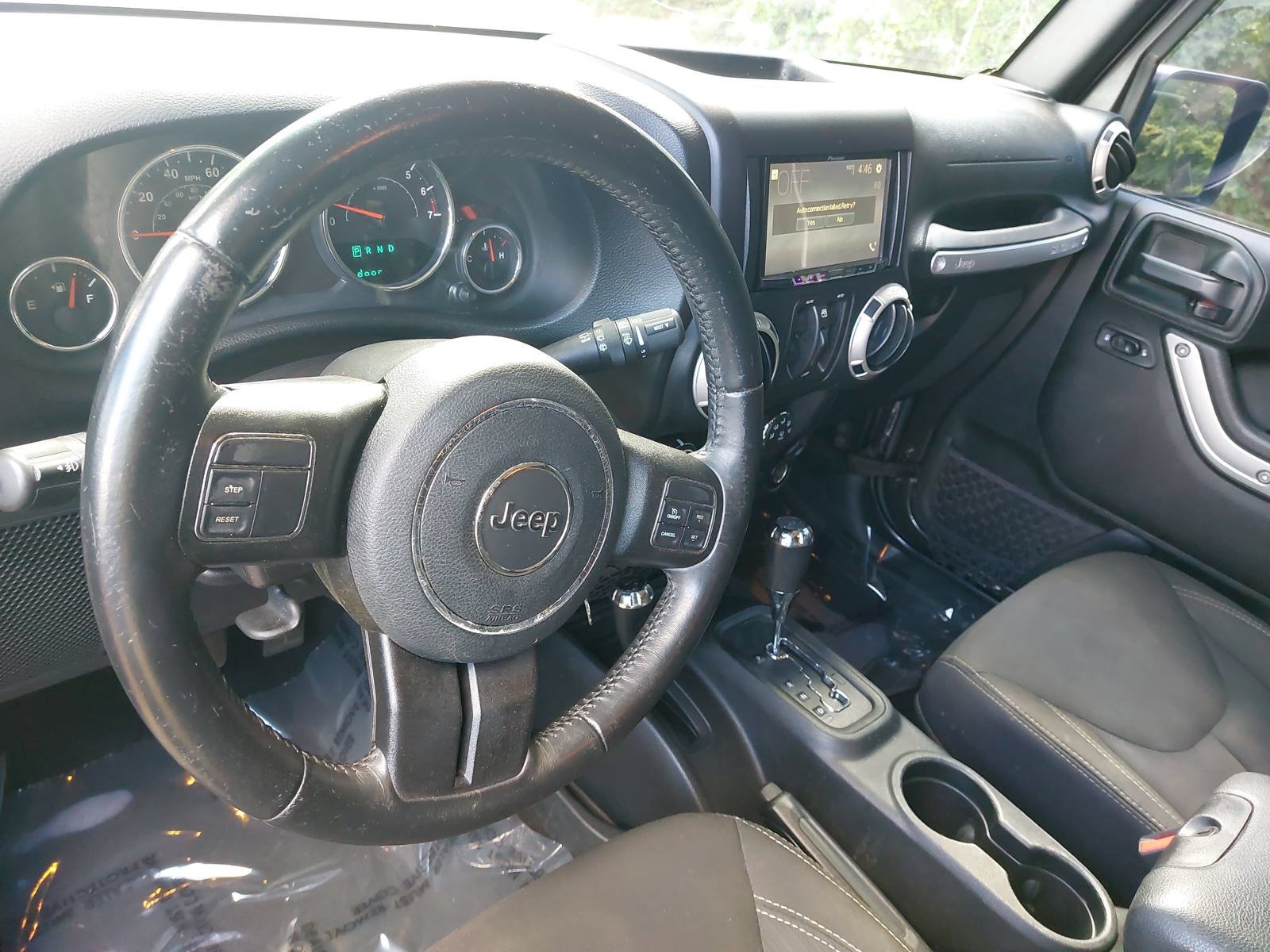Used 2018 Jeep Wrangler Unlimited Sahara AWD/4WD image 15