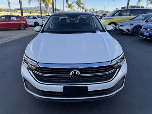 Used 2024 Volkswagen Jetta SE w/ Panoramic Sunroof Package image 3