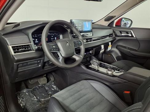 New 2025 Mitsubishi Outlander SE image 15
