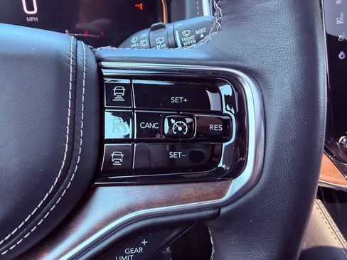 Used 2023 Jeep Grand Wagoneer Series II AWD/4WD image 28