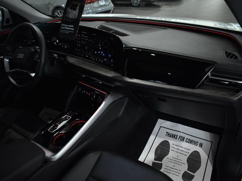 Used 2025 Audi Q5 Premium AWD/4WD image 28