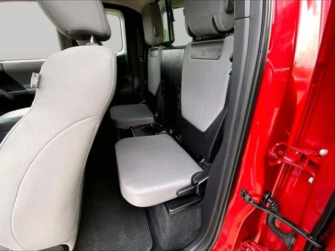 Used 2016 Toyota Tacoma SR RWD image 20