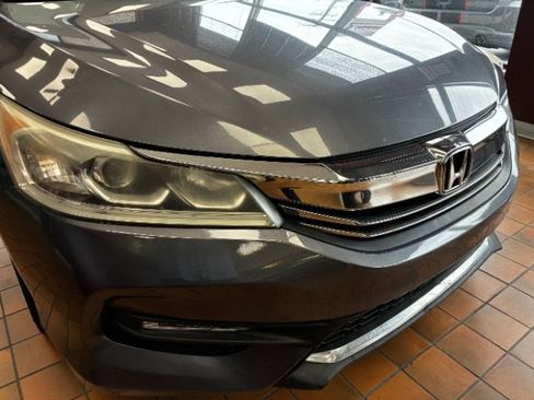 Used 2017 Honda Accord Sport Special Edition image 2