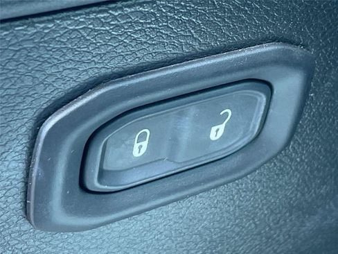 Used 2025 Jeep Wrangler Unlimited Sport AWD/4WD image 17
