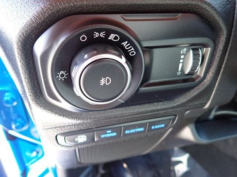 Used 2024 Jeep Wrangler Unlimited AWD/4WD image 12