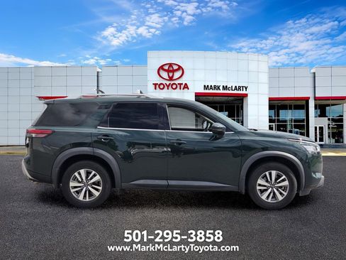 Used 2022 Nissan Pathfinder SL w/ Lighting Package (N92) FWD image 6
