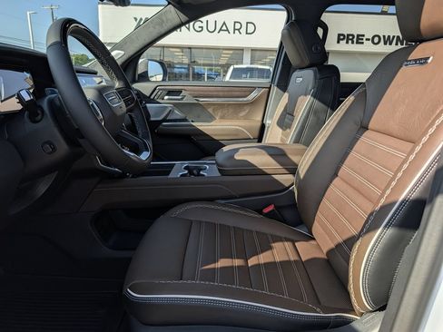 New 2026 GMC Acadia Denali Ultimate w/ LPO, Floor Liner Package AWD/4WD image 24