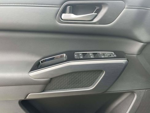 New 2026 Nissan Pathfinder SL image 17