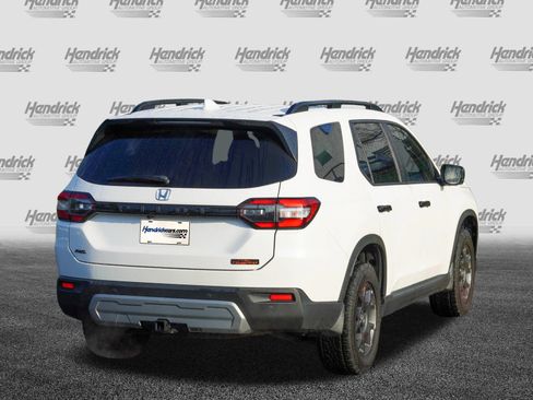 Used 2025 Honda Pilot TrailSport image 8