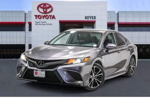 Certified 2020 Toyota Camry SE image 1