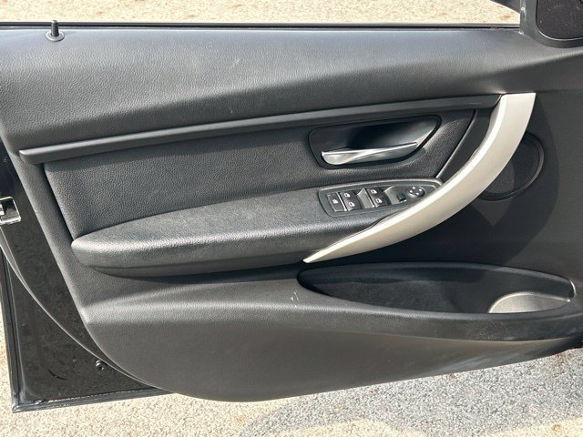 Used 2018 BMW 320i xDrive Sedan AWD/4WD image 18