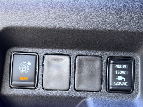 Used 2025 Nissan Frontier SV w/ SV Convenience Package RWD image 24