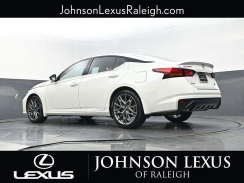 Used 2023 Nissan Altima 2.0 SR FWD image 17