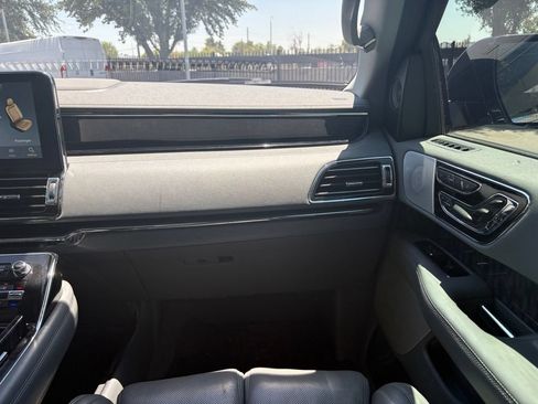 Used 2020 Lincoln Navigator Reserve w/ Luxury Package AWD/4WD image 6