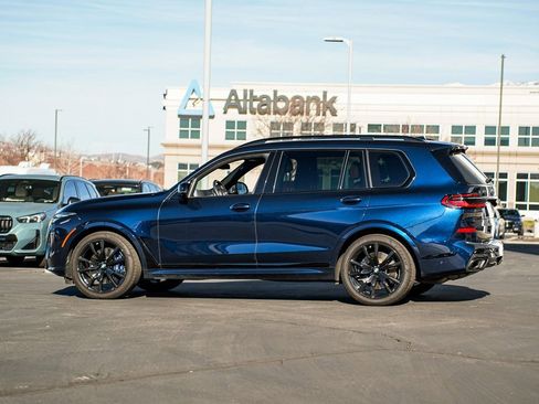 New 2025 BMW X7 M60i image 7