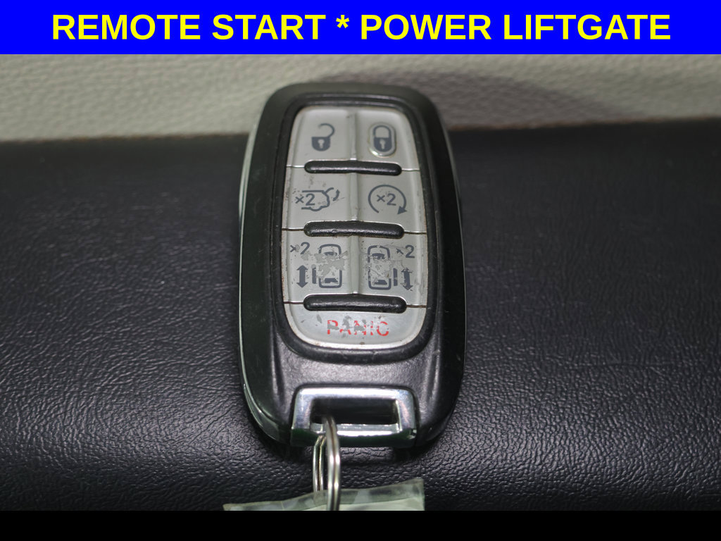 Used 2017 Chrysler Pacifica Touring-L FWD image 10