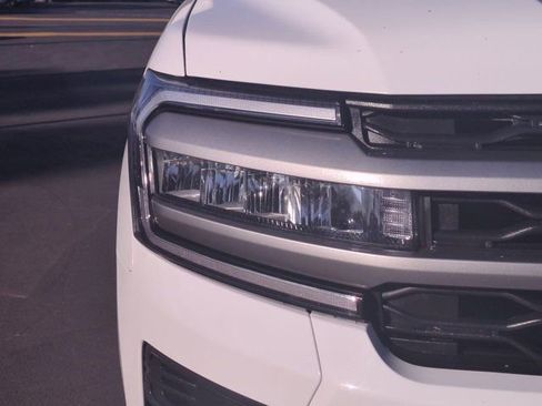 Used 2024 Ford Expedition XLT image 11