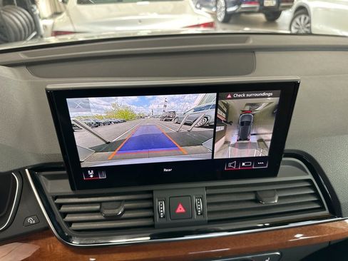 Used 2021 Audi Q5 2.0T Premium Plus w/ Premium Plus Package AWD/4WD image 8