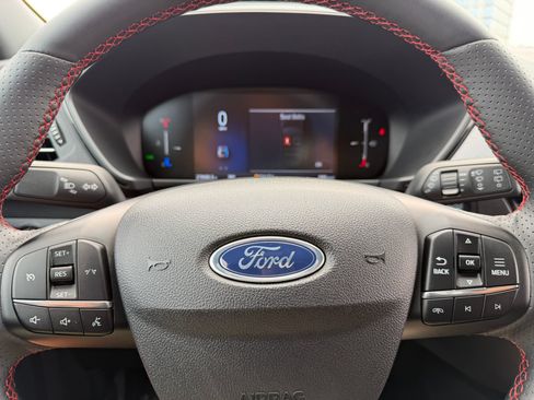 Used 2025 Ford Escape ST-Line Select AWD/4WD image 11