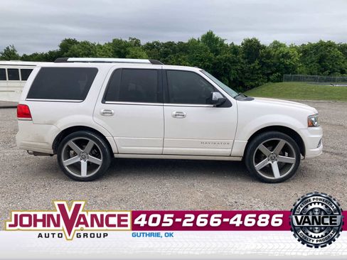 Used 2015 Lincoln Navigator 4WD image 9