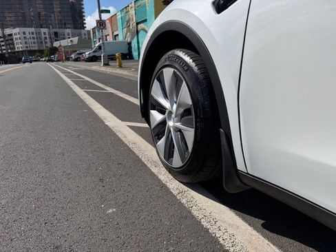 Used 2020 Tesla Model Y Long Range AWD/4WD image 8